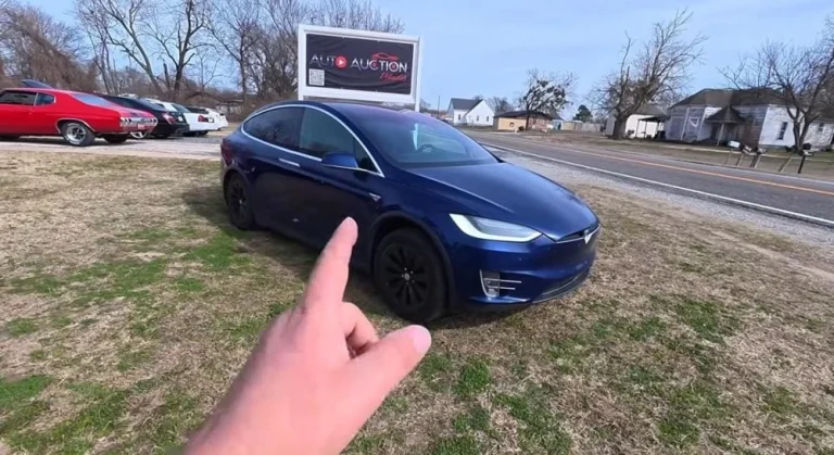 Майже 233 тисячі км на одометрі: стара Tesla приголомшила нового власника