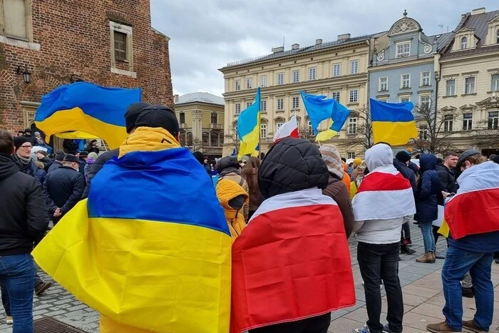 Зарплати робітників порівняли в Україні та Польщі: різниця сягає десятків тисяч